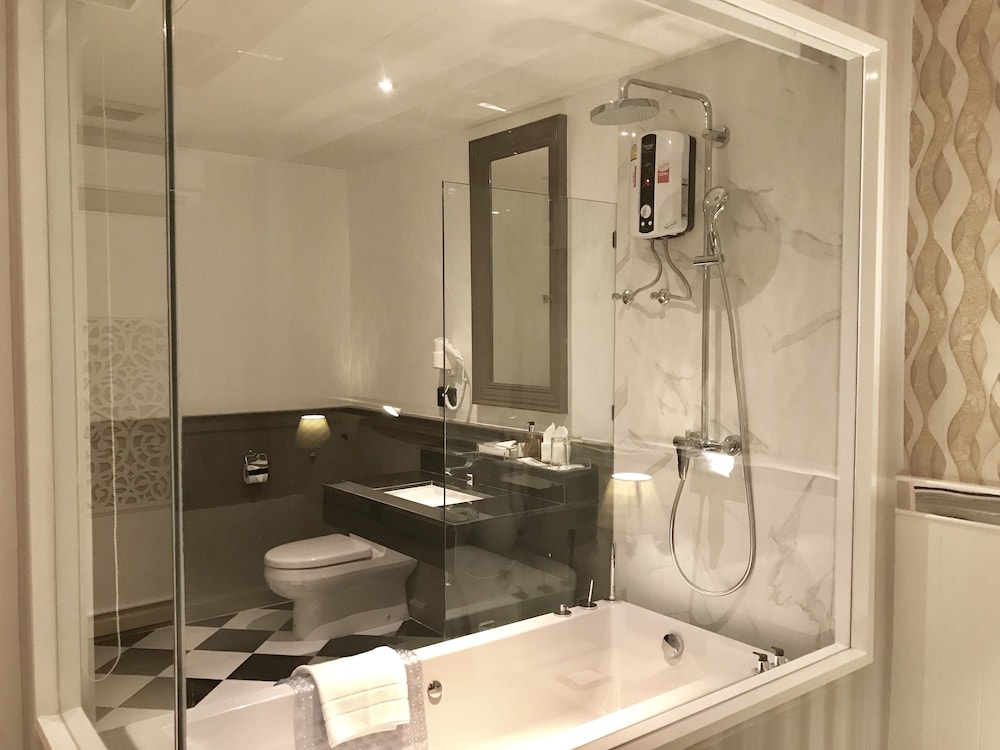 Superior with Bathtub photo 2
