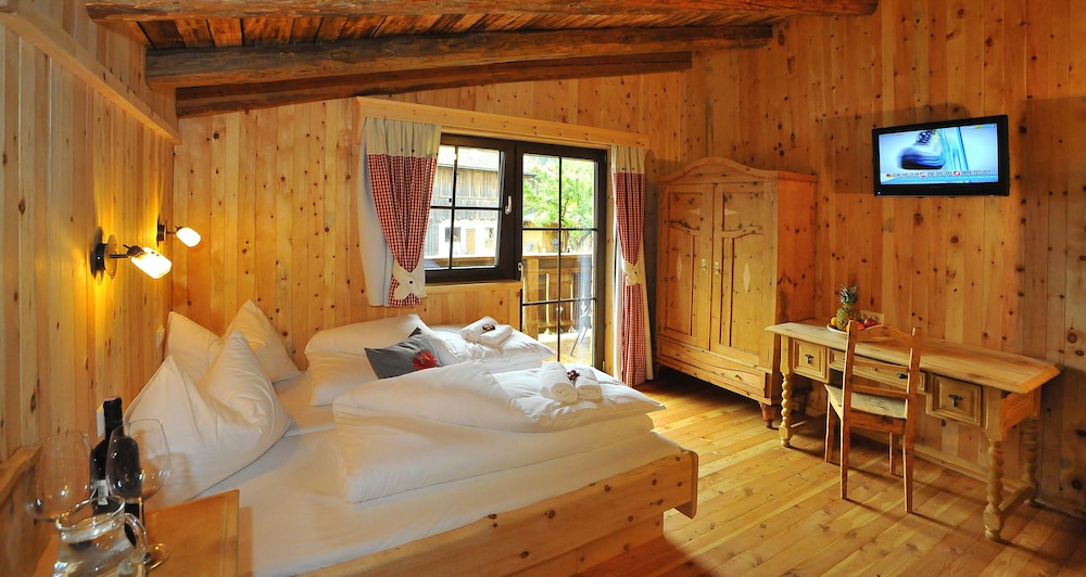 Traditional Apartment, 2 Bedrooms, Terrace, Mountain View (excl 130 EUR cleaning fee) photo 1