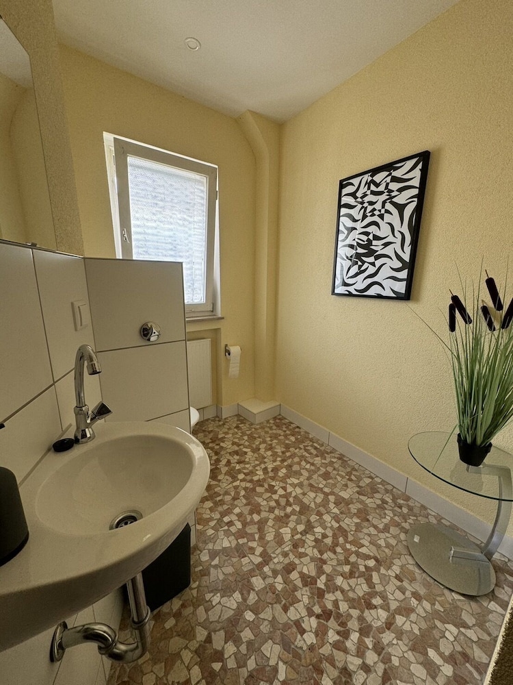 Single Room, Shared Bathroom photo 2