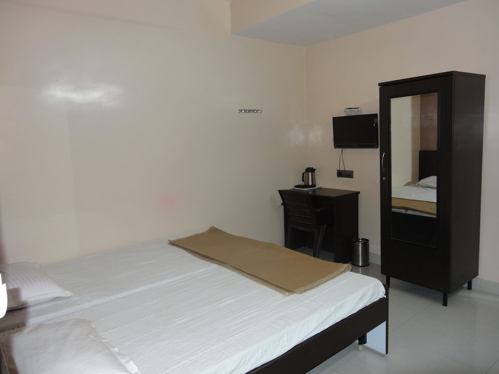 A/C Double Room - Photo 8