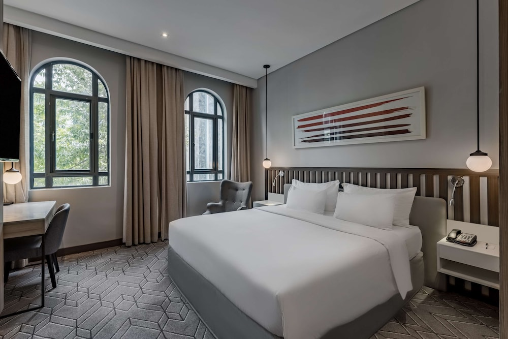 Suite, Pool View - Photo 6