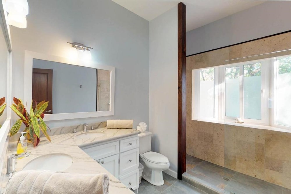 Luxury House, 4 Bedrooms, Beachfront photo 3