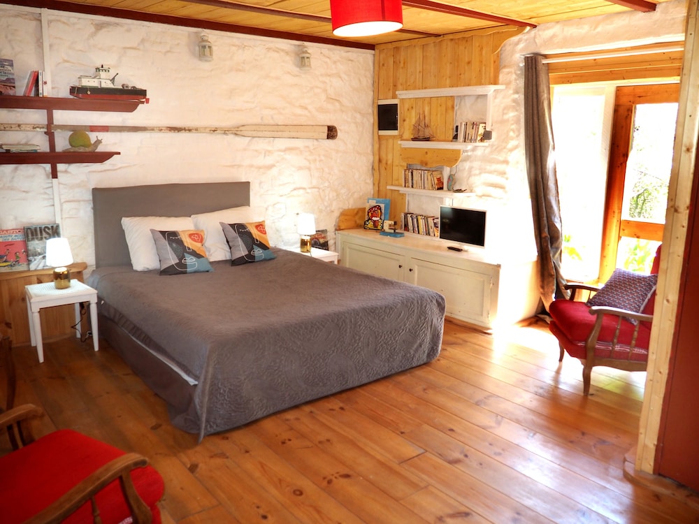 Cottage (Cave)