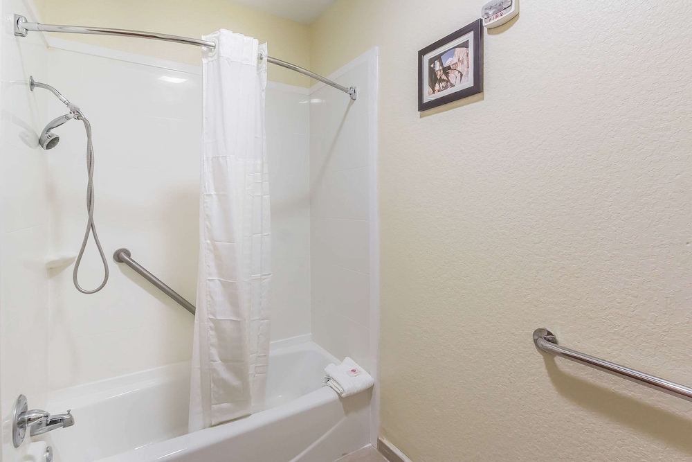 Suite, 1 King Bed, Non Smoking - Photo 9