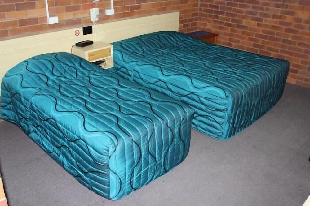 Standard Suite, 1 Bedroom, Non Smoking (Twin or Triple room) photo 3