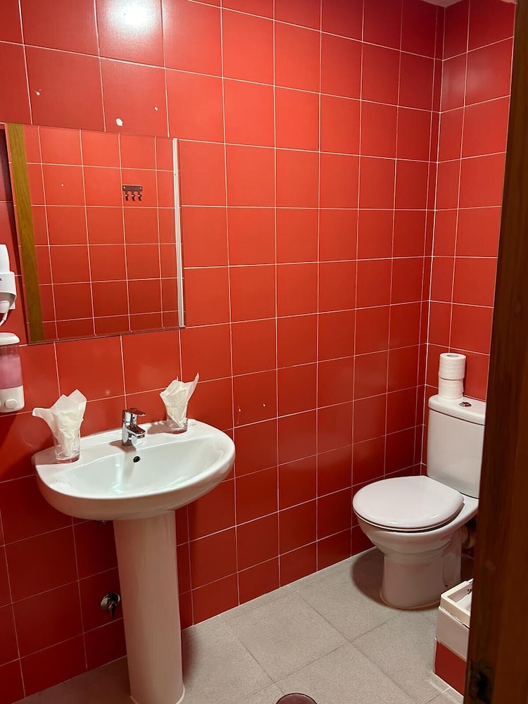 Basic Double Room, Ensuite photo 3