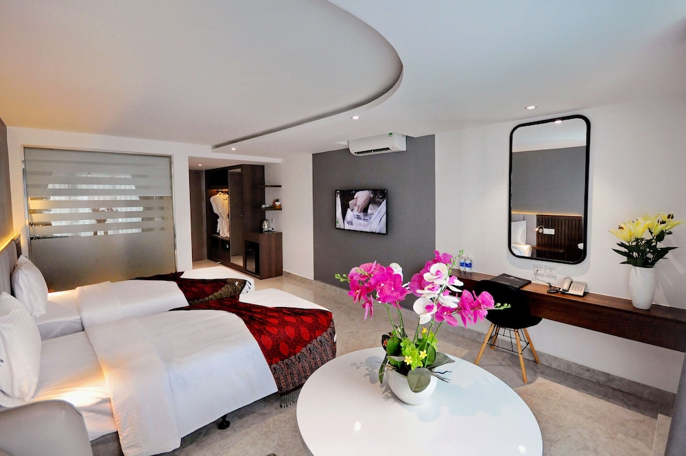 Deluxe Room, Sea View - Photo 9