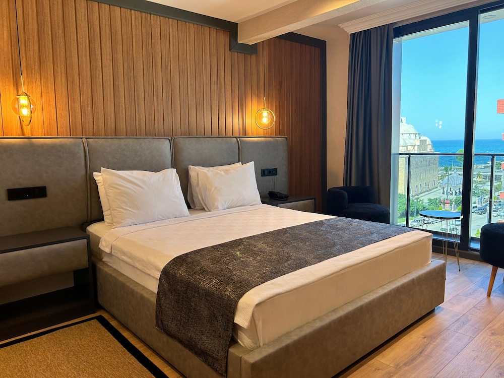 Comfort Room, Partial Sea View