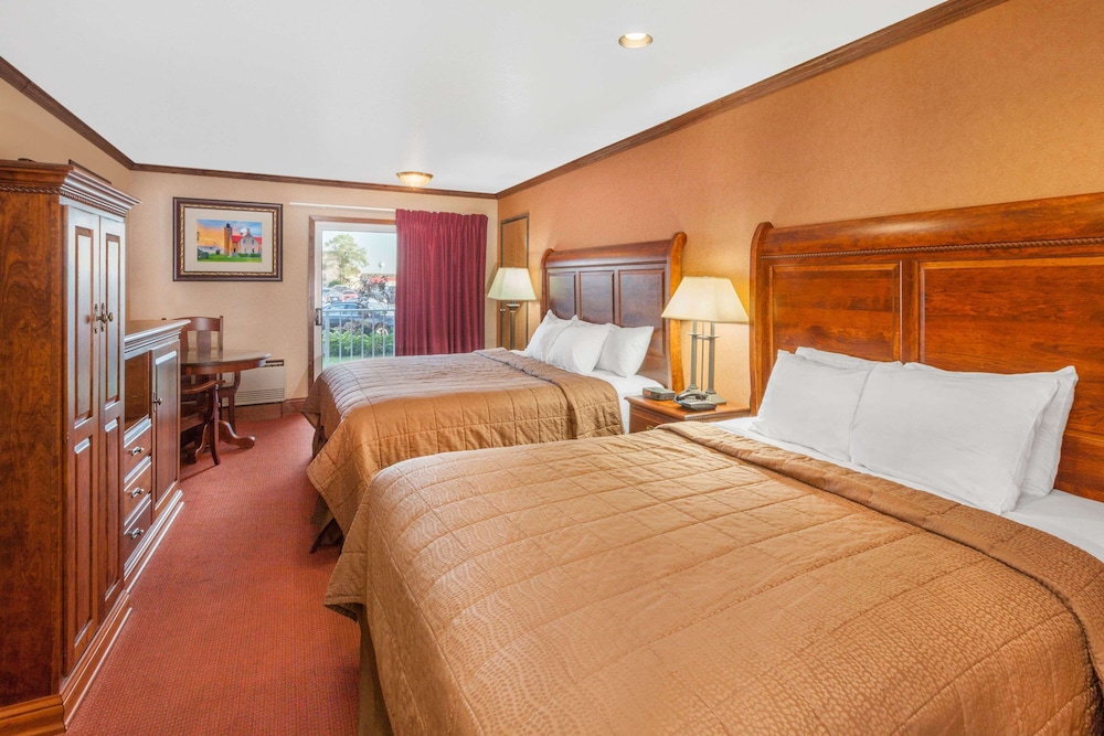 Standard Room, 2 Queen Beds, Balcony photo 1