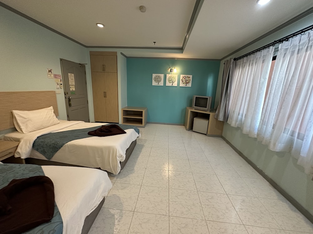 Standard Twin Room, 2 Twin Beds - Photo 6