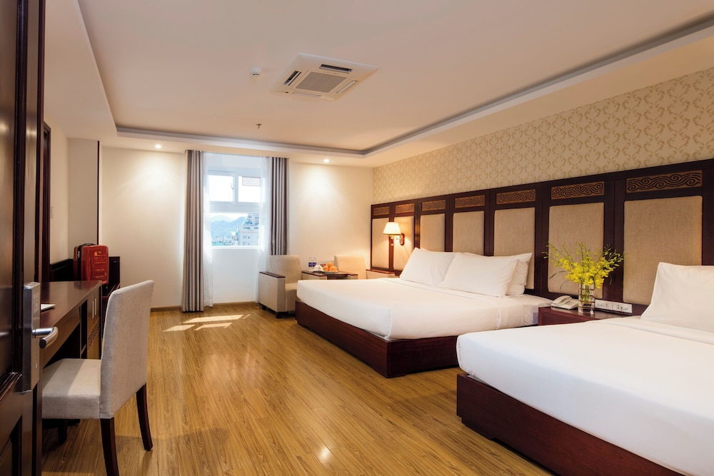 Deluxe Triple Room, City View