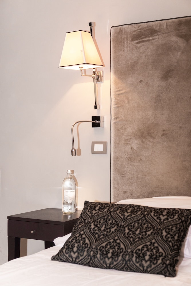 Classic Double Room - Photo 9