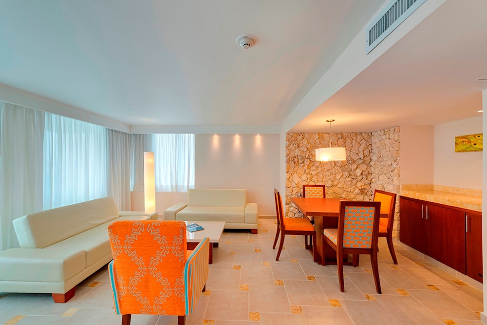 Junior Suite, Balcony, City View photo 3