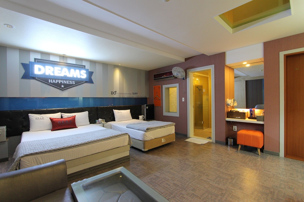 Twin Room - Photo 5