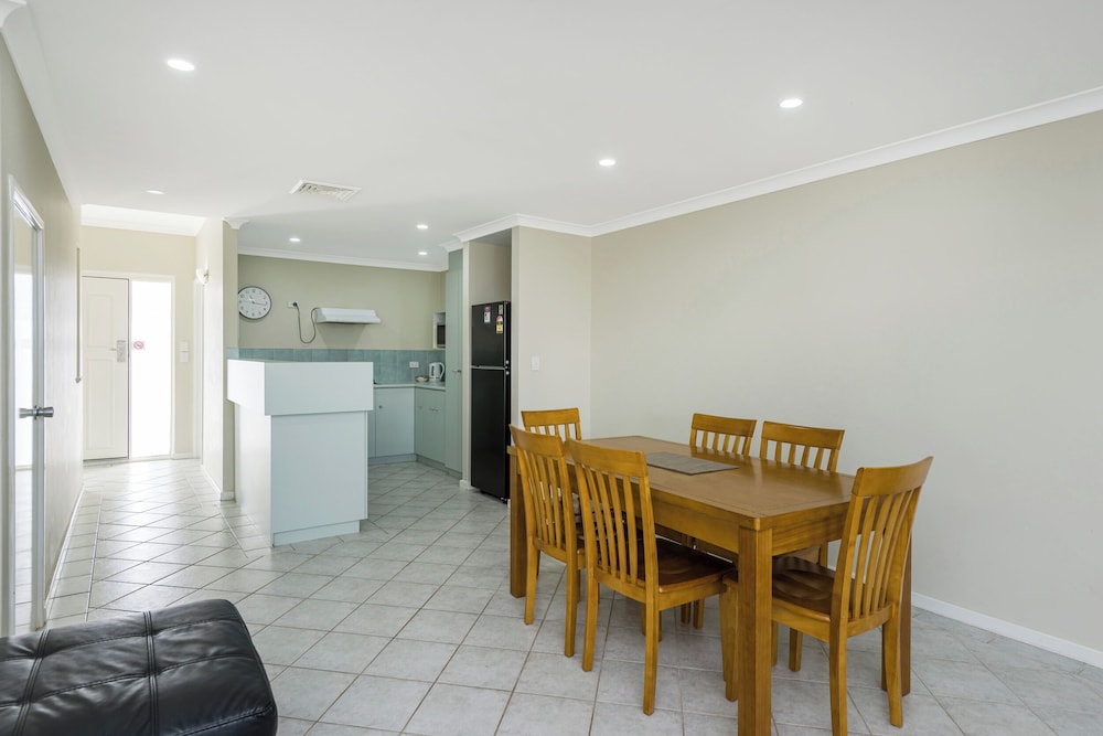 Family Villa, 2 Bedrooms, Jetted Tub - Photo 10