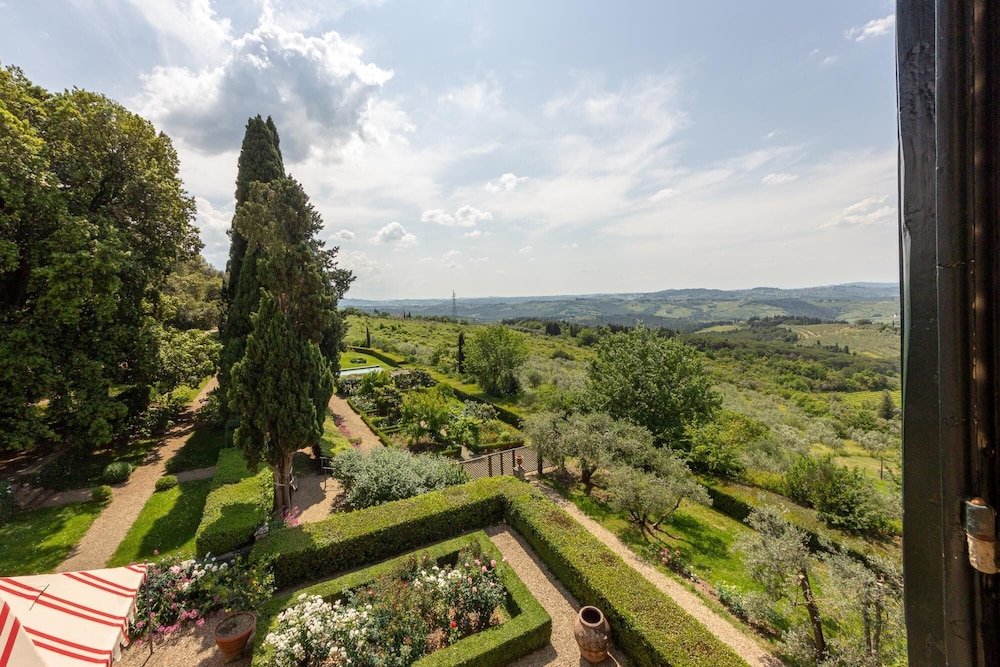 Villa di Tizzano Luxurious Retreat in Paradise, Photo 64