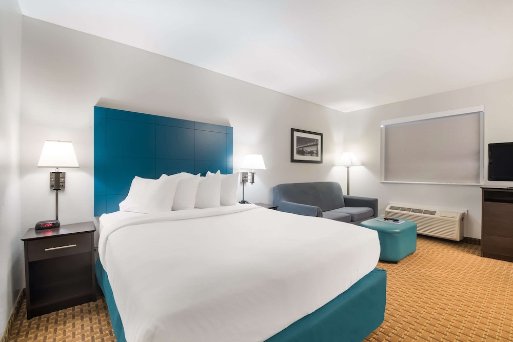 Suite, 1 Queen Bed with Sofa bed, Accessible, Non Smoking photo 1