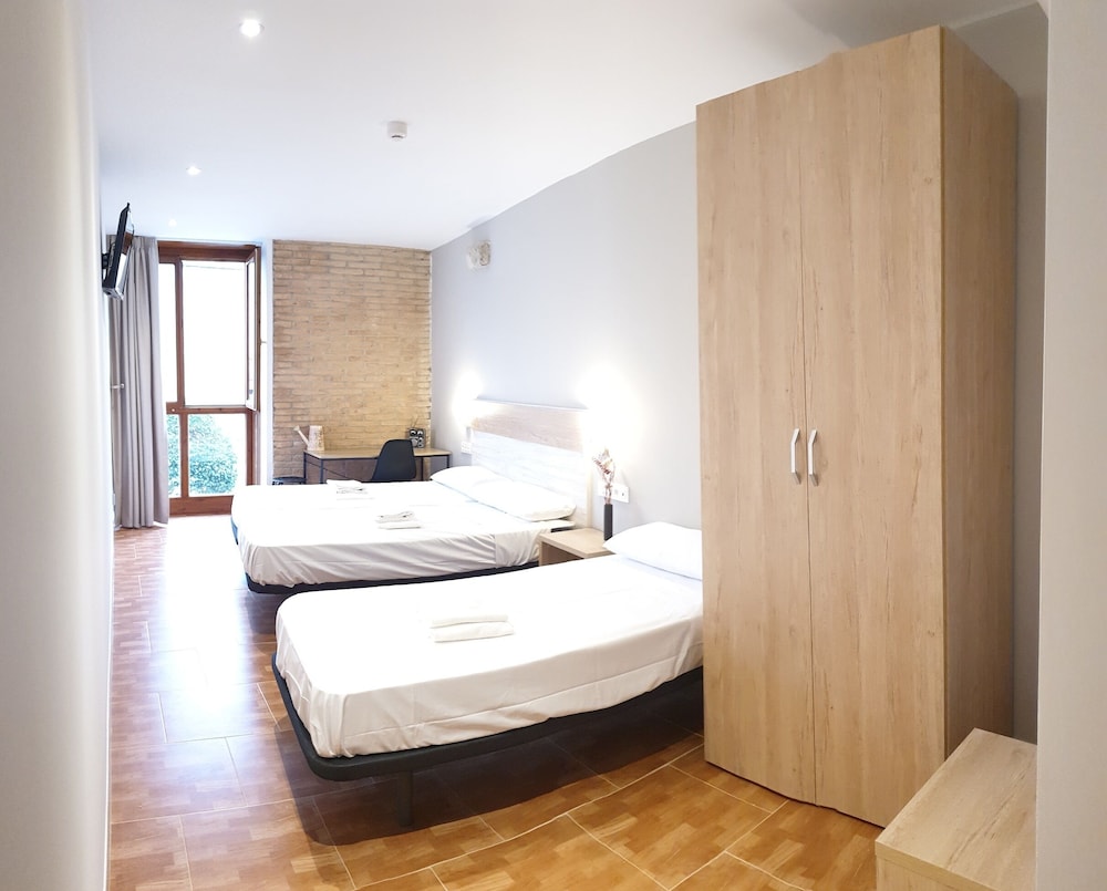 Economy Triple Room