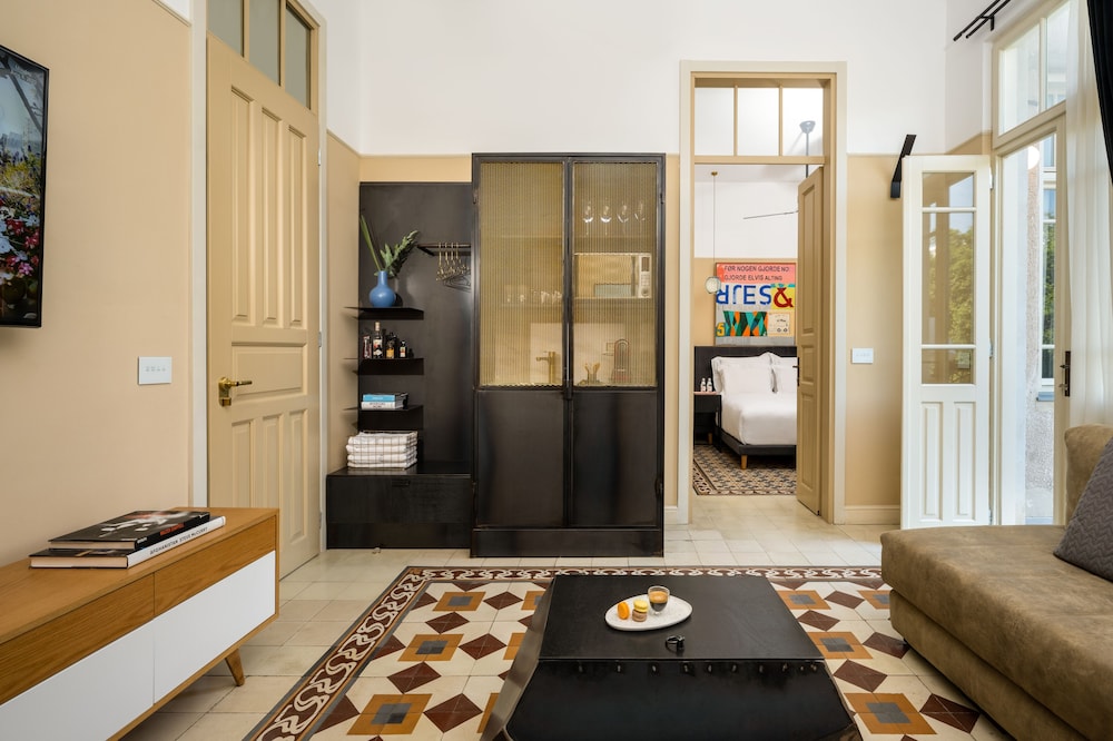 Executive Suite, 1 Bedroom, Balcony photo 2