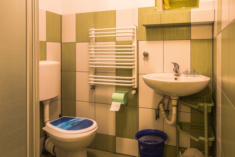 Quadruple Room, Private Bathroom (1) photo 2