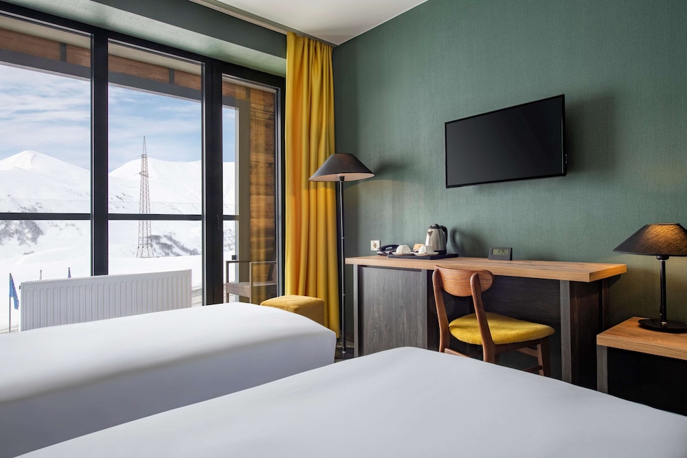 Standard Room, 2 Twin Beds, Balcony, Mountain View - Photo 4
