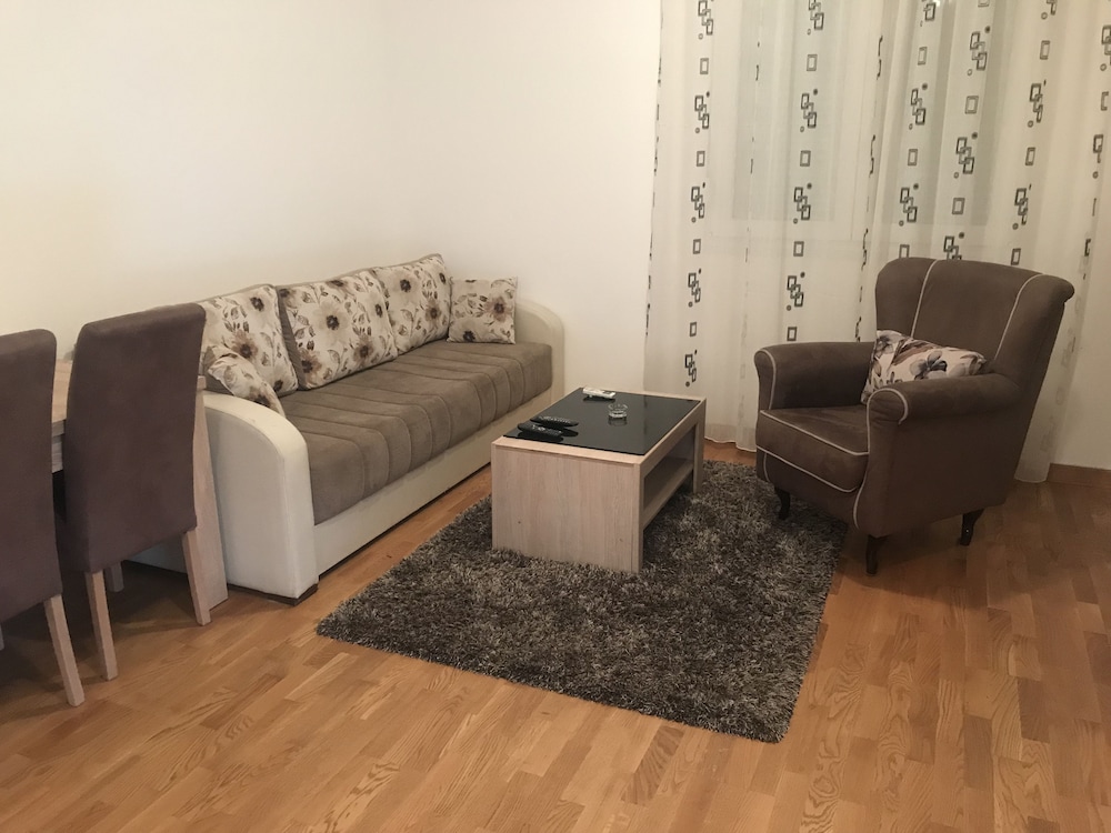 Apartment (Cetinjski put bb, lanela 5/19)