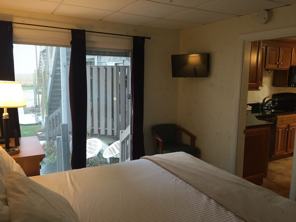Suite, Partial Sea View