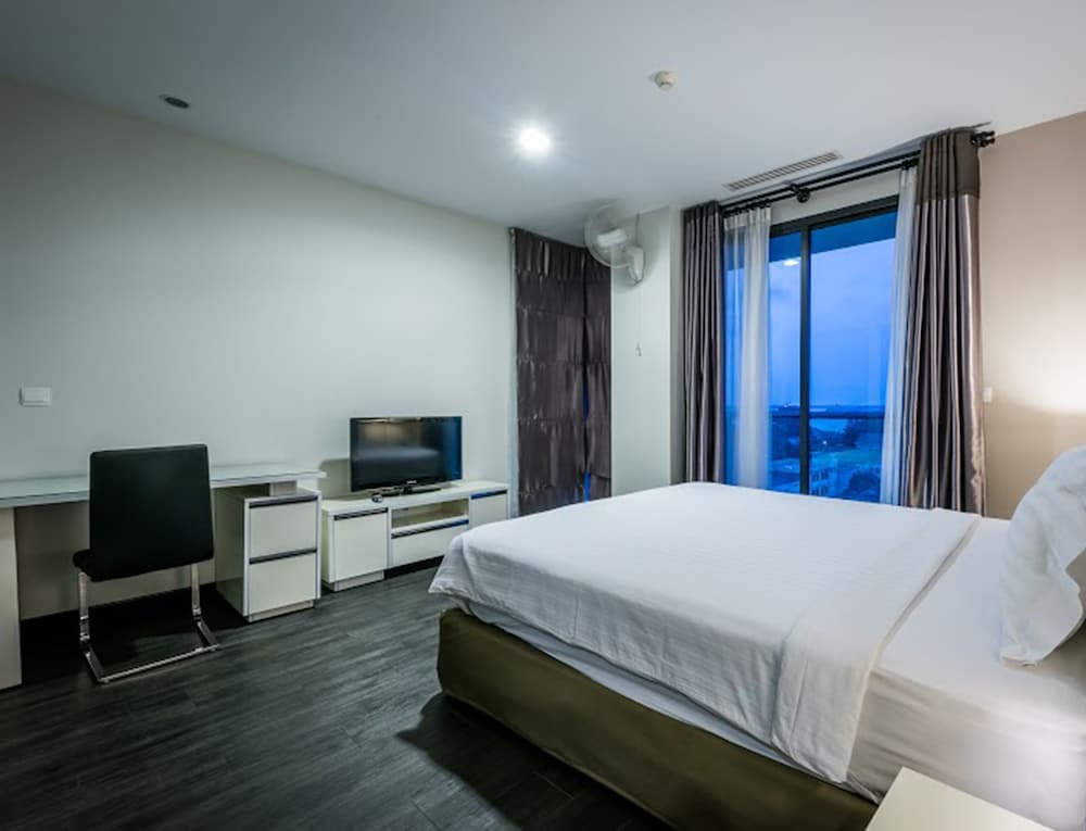 Suite, 2 Bedrooms, Non Smoking, City View
