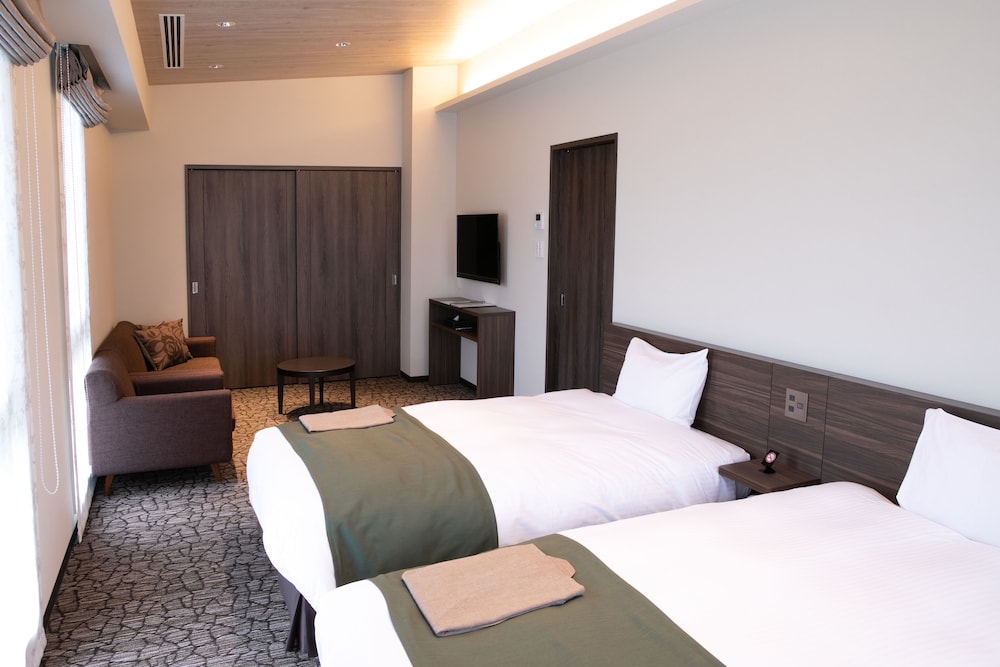 Annex Deluxe Triple Room photo 3