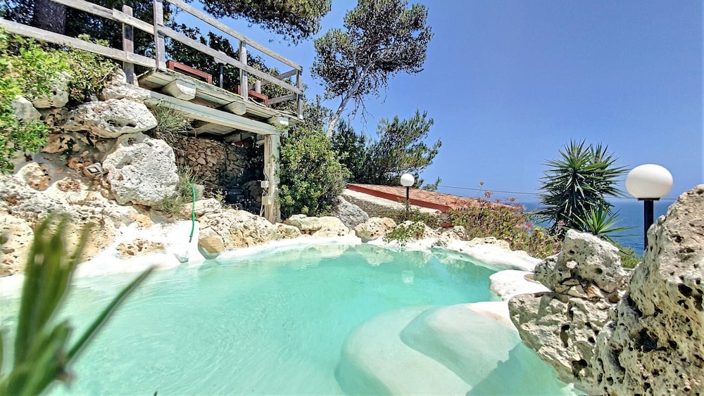 Villa photo 2