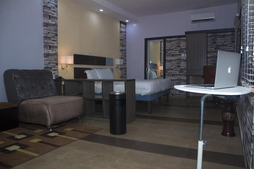 Executive Studio Suite