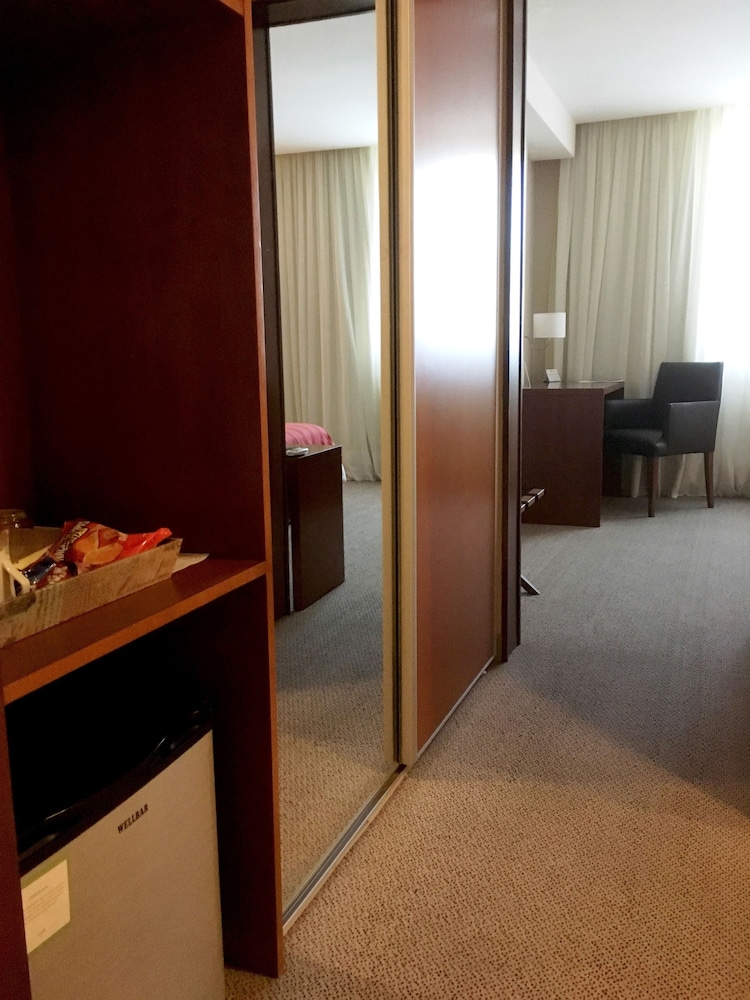 Suite, 1 King Bed, Non Smoking photo 3