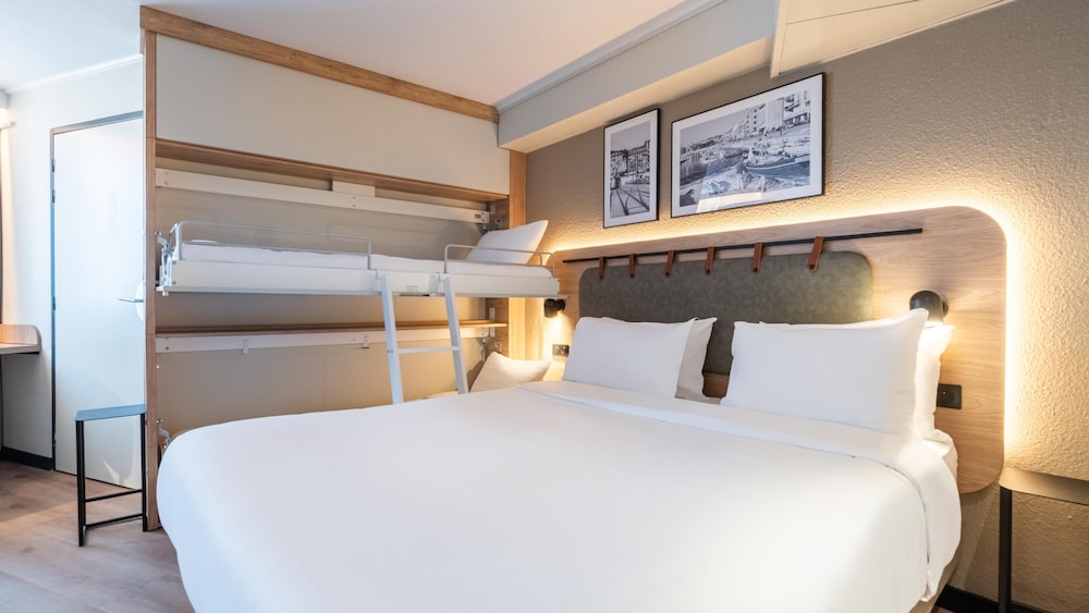 Standard Room, Multiple Beds - Photo 2