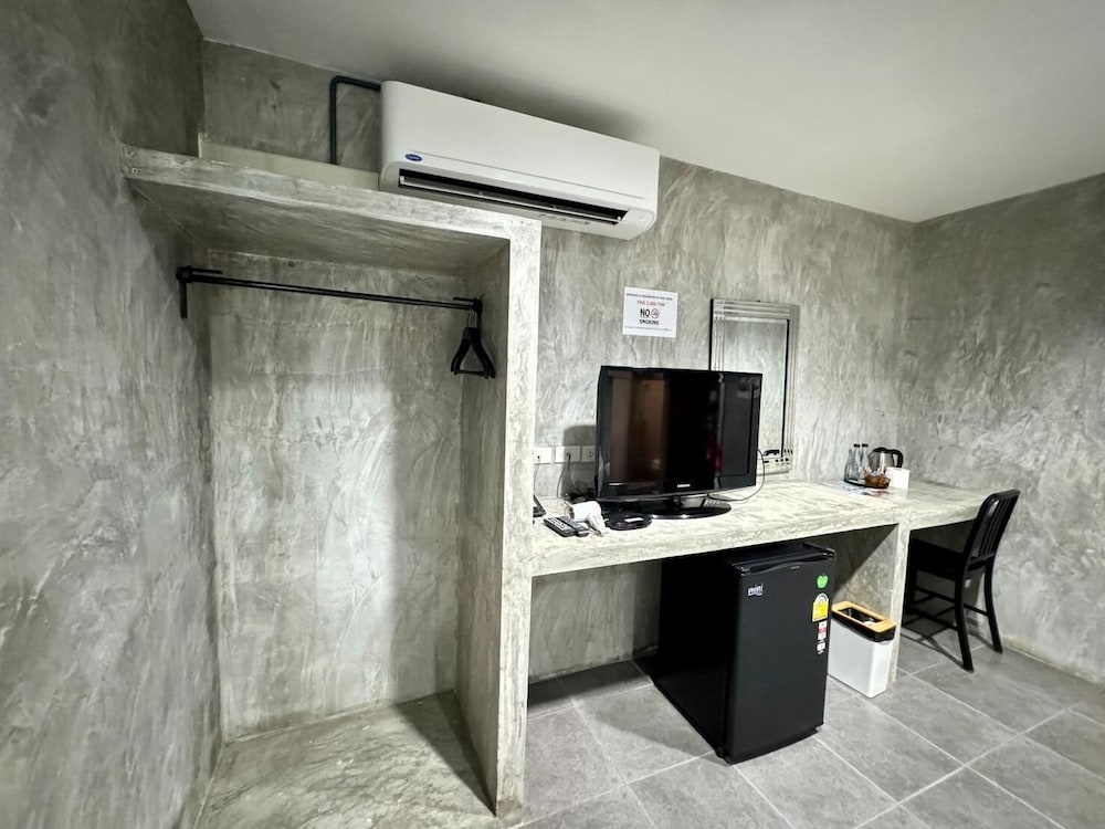 Studio, 1 Double Bed (Elevator Available) photo 2