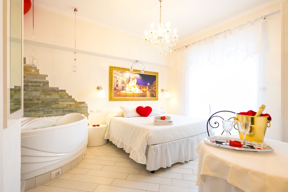 Suite with balcony and internal jetted tub photo 2