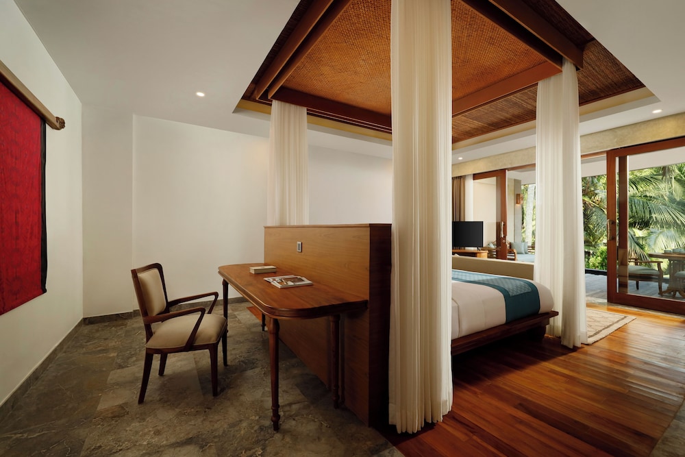 Valley Suite Pool - Photo 2
