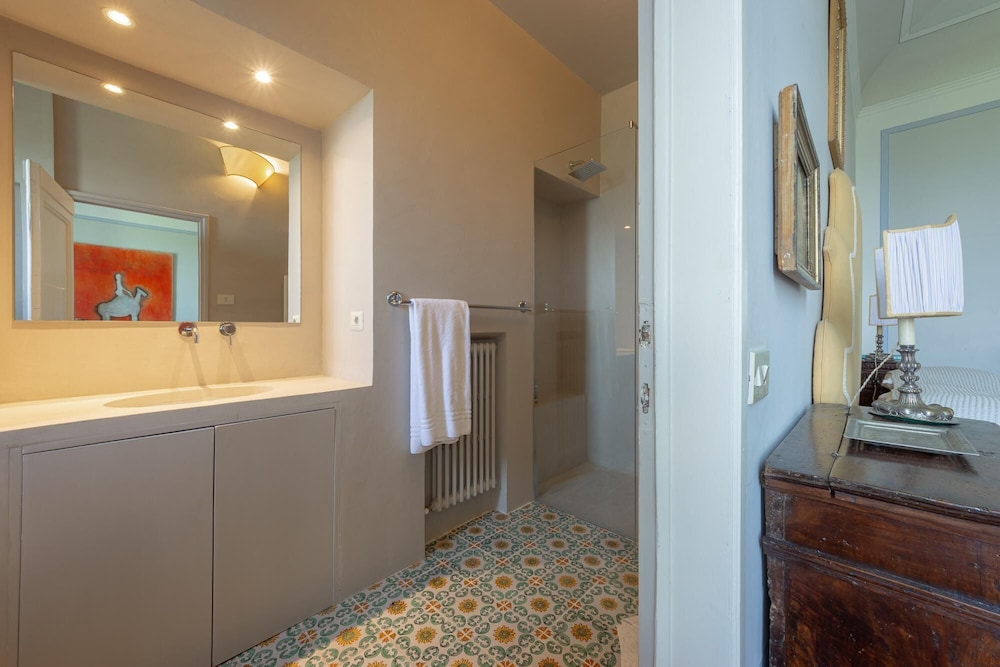 Villa di Tizzano Luxurious Retreat in Paradise, Photo 46