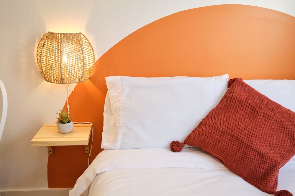 Room, 1 Queen Bed, Private Bathroom 202 photo 1
