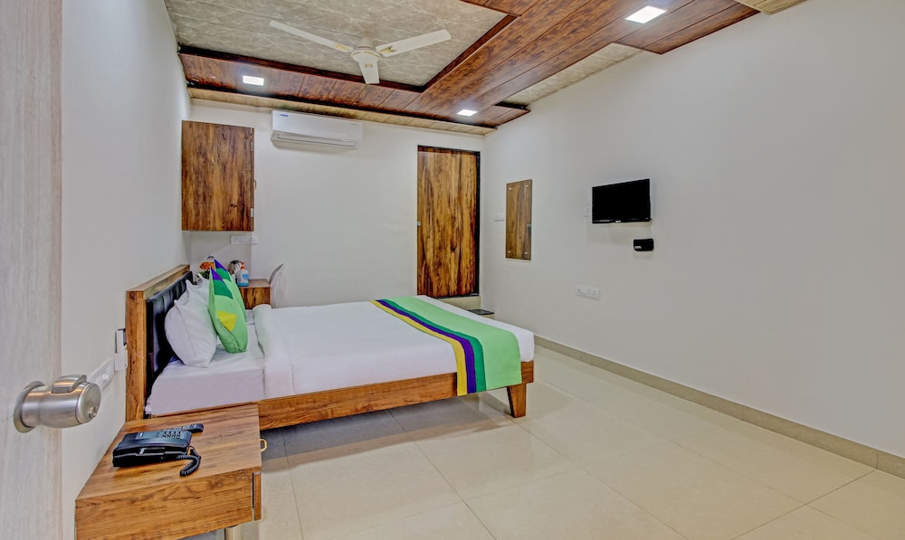 Deluxe Room - Photo 13