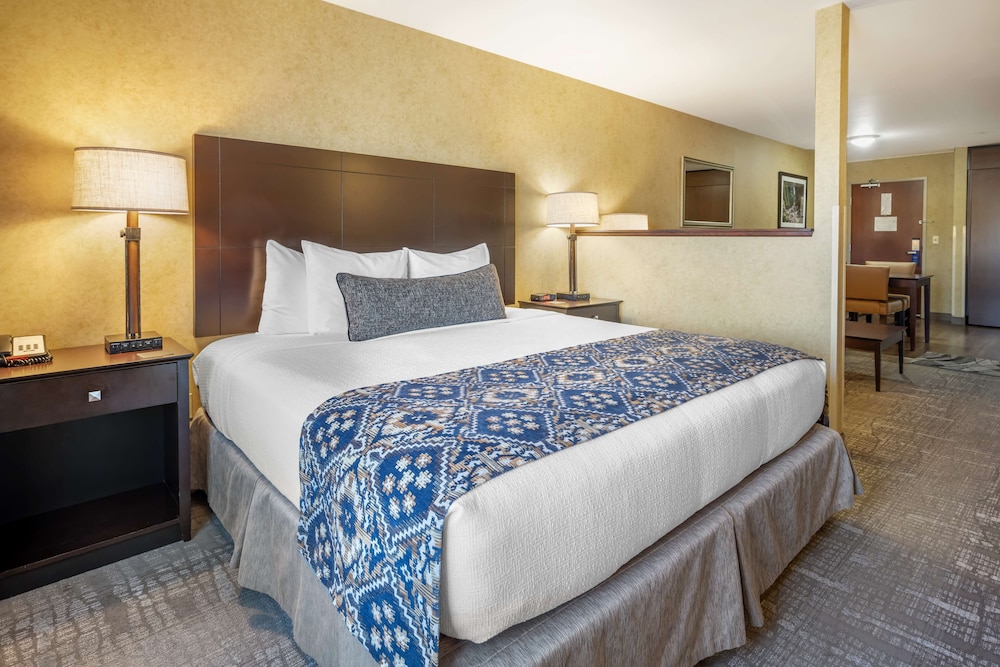 Suite, Multiple Beds, Non Smoking, Refrigerator & Microwave - Photo 1