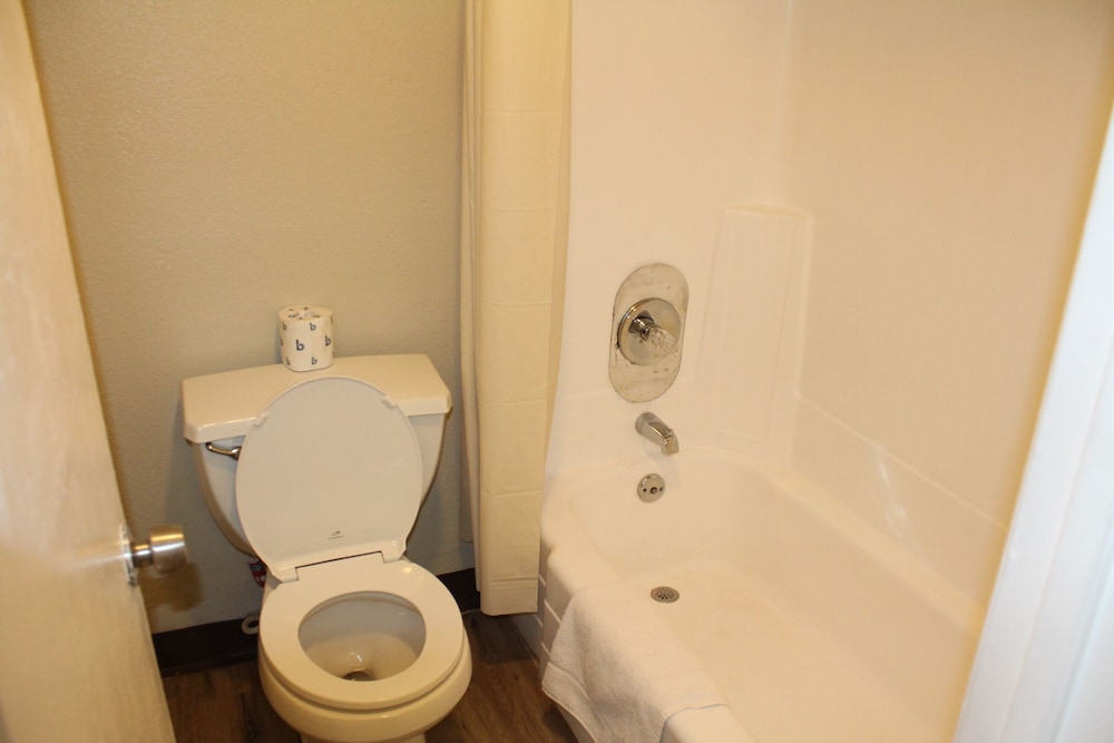 Room, 2 Queen Beds, Non Smoking photo 3