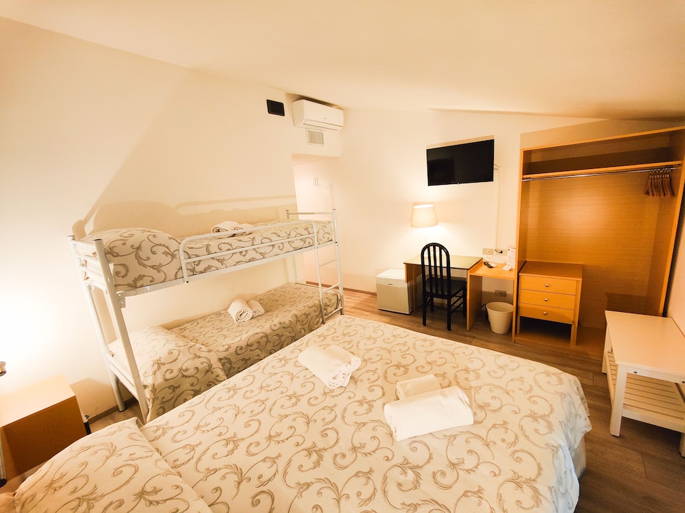 Economy Quadruple Room