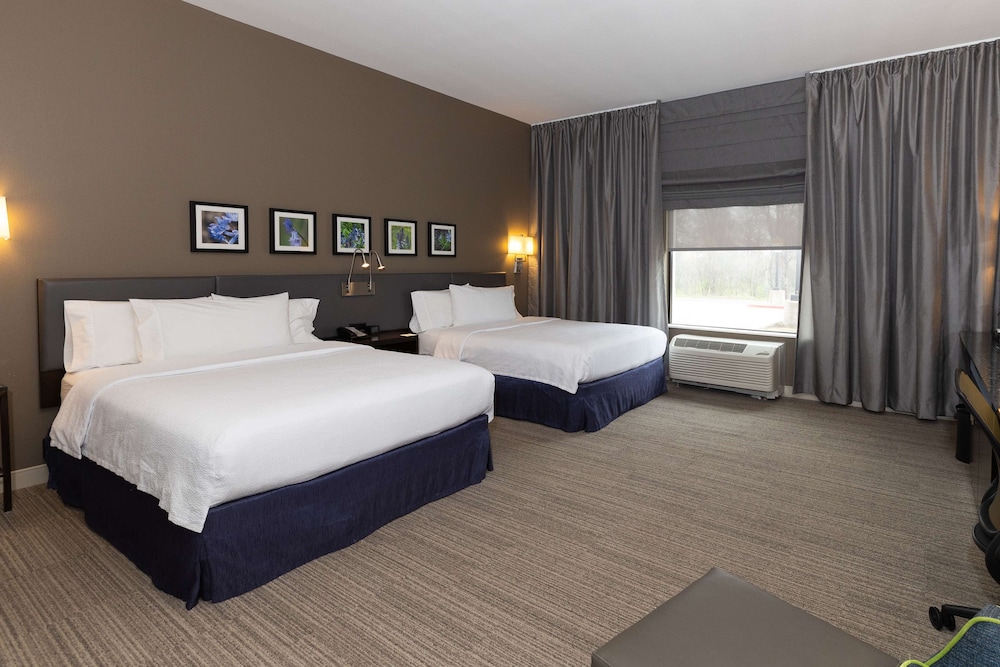 Suite, 2 Queen Beds, Accessible, Non Smoking (Mobility & Hearing, Roll-in Shower)
