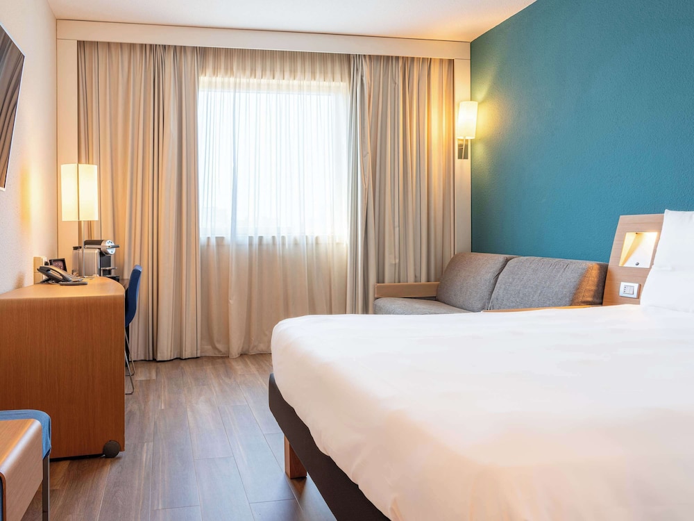 Executive Room (Office with parquet) thumbnail 6