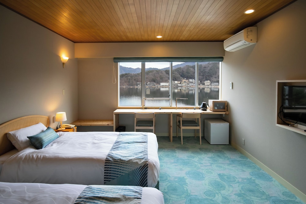 Twin Room, No Smoking, Lake View (West Build.) - Photo 3