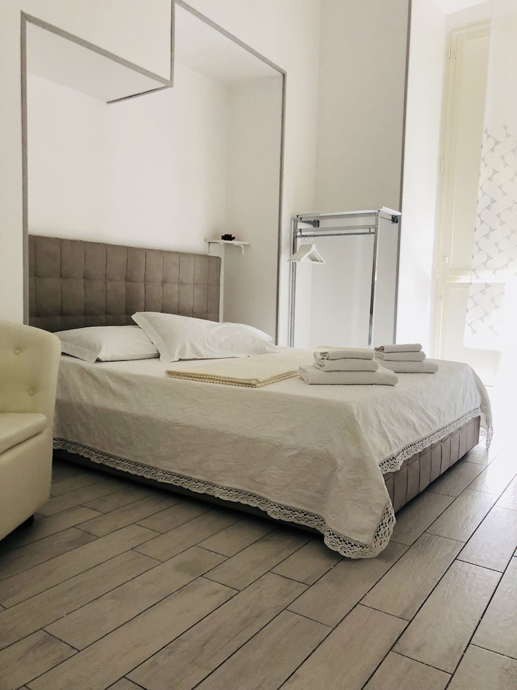 Suite, Balcony
