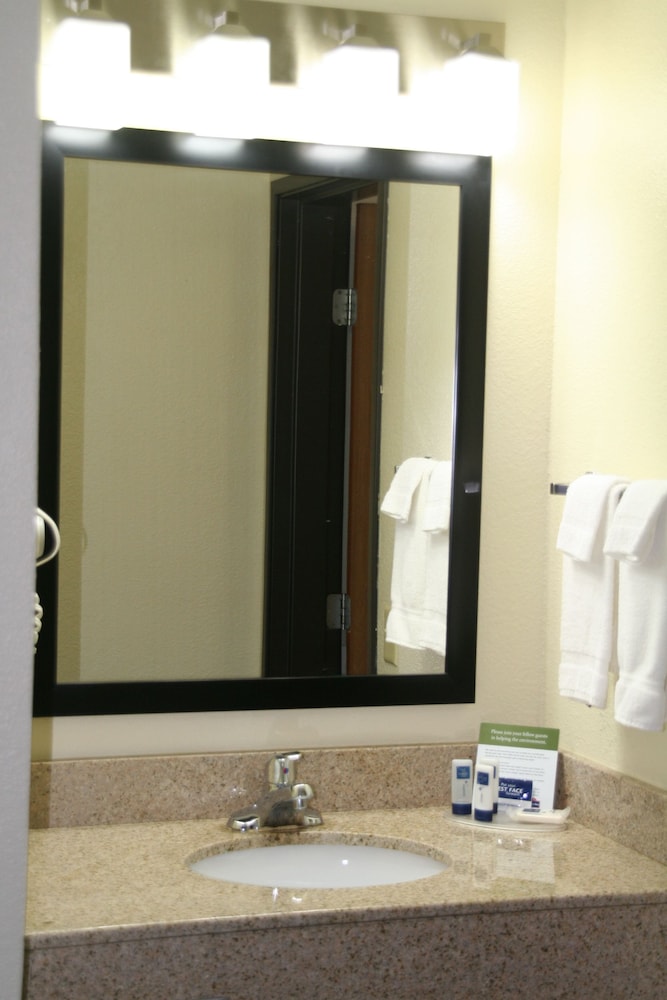 Room, 2 Queen Beds, Accessible, Non Smoking - Photo 3