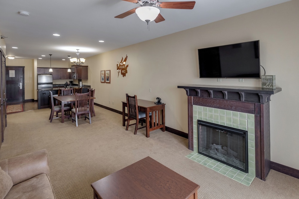 Classic 2 Bed 1 Bath Condo photo 2