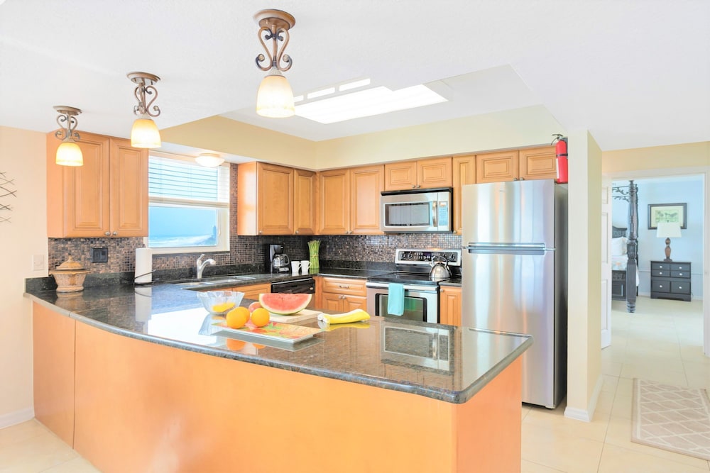 Penthouse, 3 Bedrooms, Hot Tub, Oceanfront photo 3