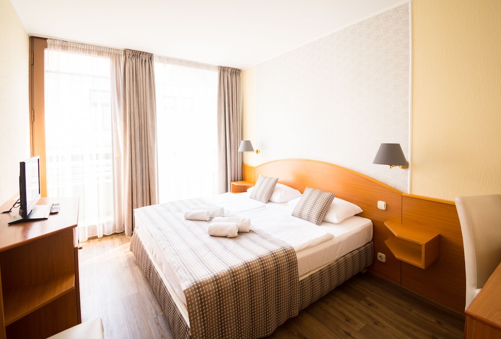 Deluxe Double Room - Photo 10